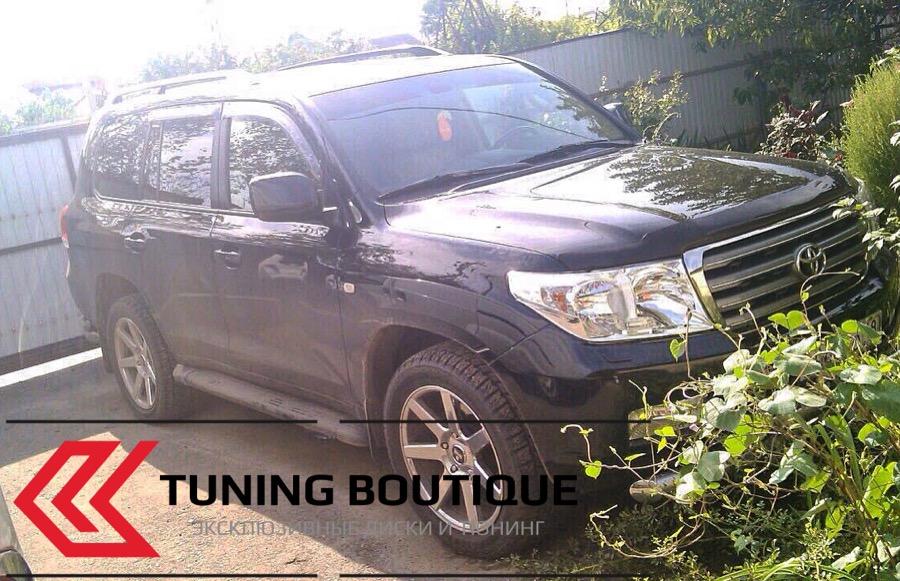 Toyota Land Cruiser 200 на 20" дисках DUB Future фото 1